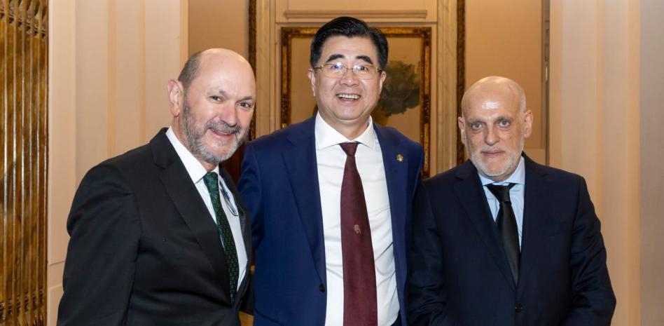 亚博体育-宋凯：中国人民热爱皇马和巴萨；教练们正在拉玛西亚参与合作
