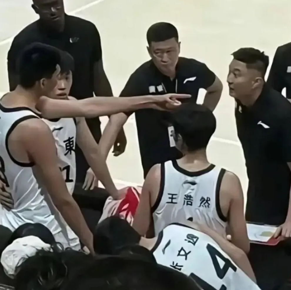 亚博体育官方入口-徐杰0分崔永熙2分！国内球员被辽篮63-18完爆！杜锋把广东带废了