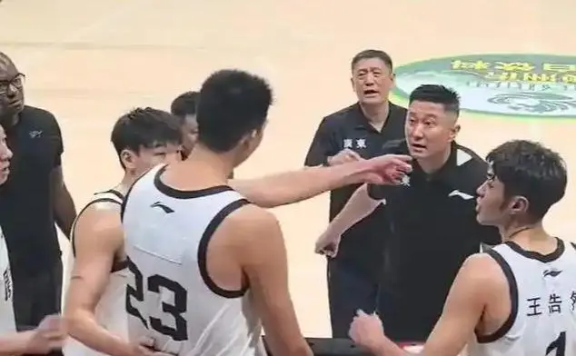 亚博体育app下载-离开杜锋1年，徐昕斩获5项荣誉、3数据联盟前2！球迷：陈家政快走