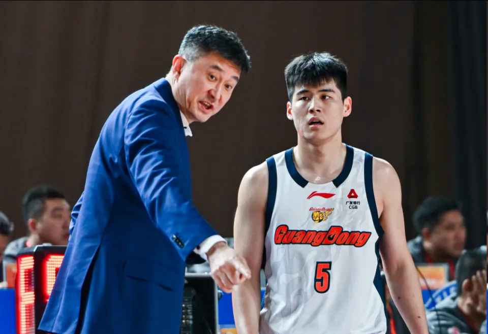 亚博体育app下载-离开杜锋1年，徐昕斩获5项荣誉、3数据联盟前2！球迷：陈家政快走