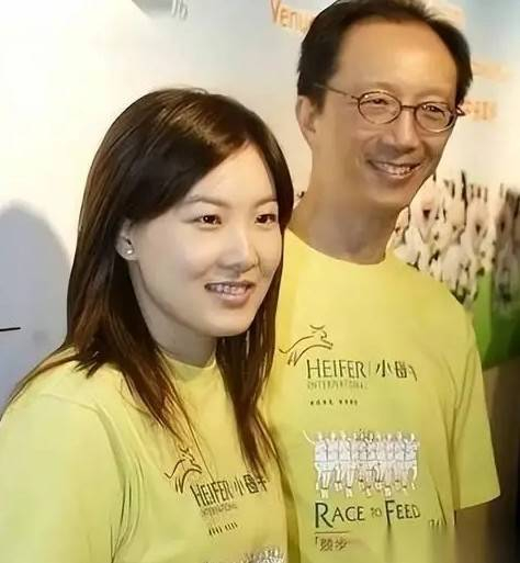 亚博体育官方入口-伏明霞的三段感情：18岁跨国恋，后与国脚拍拖，24岁嫁给梁锦松|跳水|人生|训练|赛场|运动员_新浪体育_新浪新闻