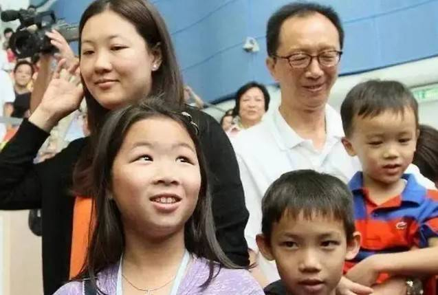 亚博体育官方入口-伏明霞的三段感情：18岁跨国恋，后与国脚拍拖，24岁嫁给梁锦松|跳水|人生|训练|赛场|运动员_新浪体育_新浪新闻
